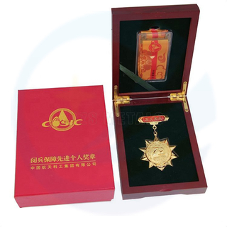 Diseño de fábrica y de Honor Wood Full Mirror Gold Medal Finisher Medalls con caja de regalo