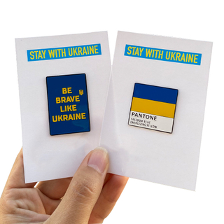 Colección de impresión de alta calidad Insignia patriótica promocional Soft Enamel Ucrania USA Friendships Cross Flag