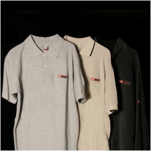 Etiquetas de PVC en camisetas