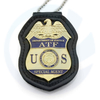 Logotipo de fábrica Pins de solapa de metal con cadena Oficial de seguridad Gold Clip de cuero Emblema Emblema Pin Broche Insignia de policía militar