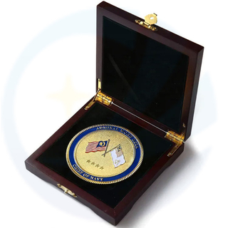 Factory Personalice 360 ​​grados Monedas giratorias de oro Medallón de metal chapado Malasia Malasia Logonir Monín con caja de madera