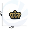 Logotipo de nombre de la prenda personalizada Coser en parches e insignias de bordado de borde de Merrow con respaldo de tela