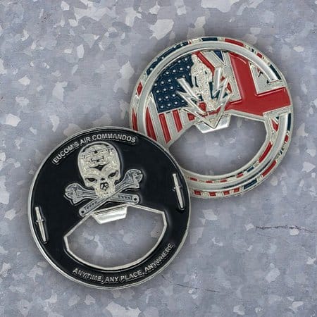 Desaf&iacute;o de moneda Etiquette_receiving una moneda de desaf&iacute;o