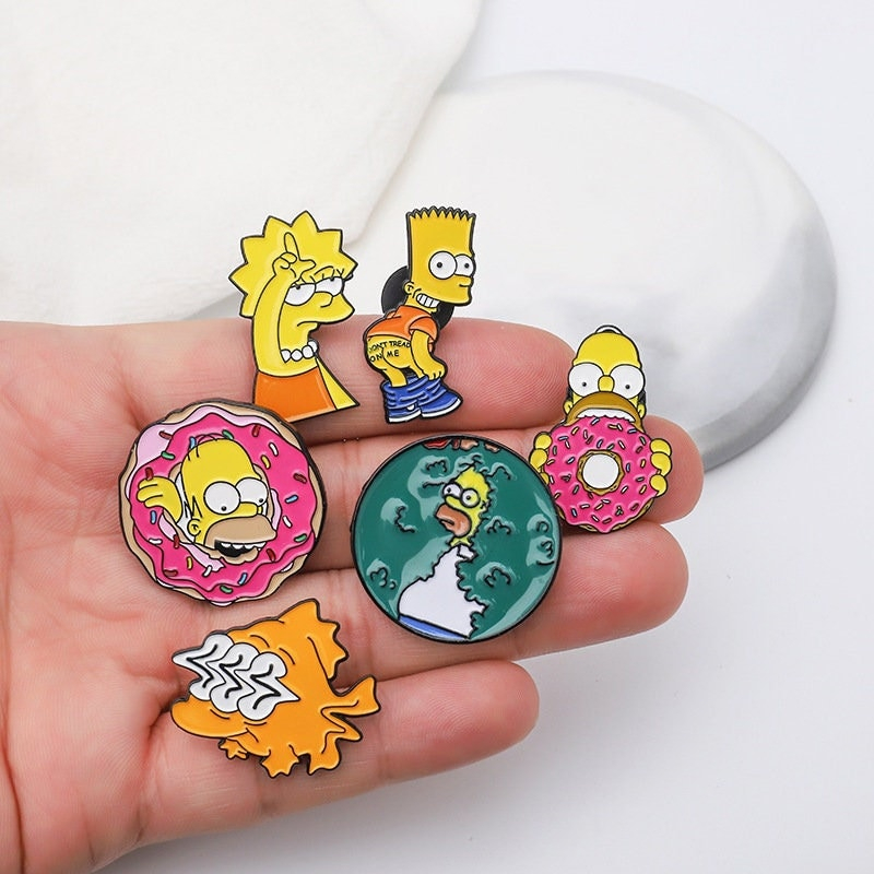 Pins de anime de metal al por mayor Carton Simpsons Pins divertidos